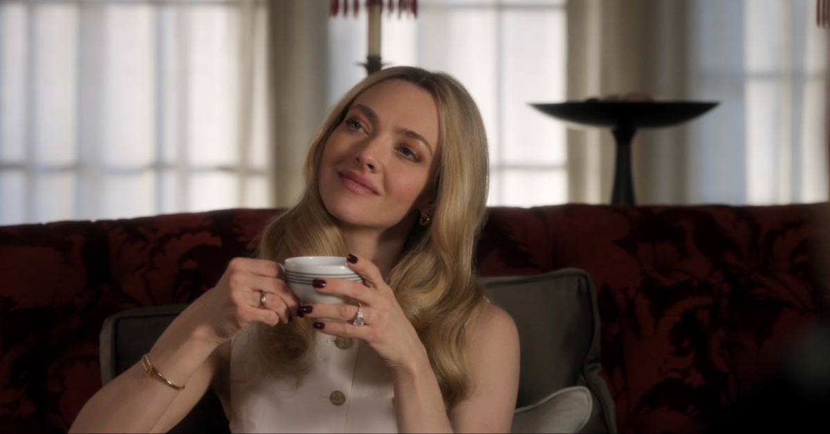 亞曼達賽佛瑞飾演女主人「妮娜」。（圖／車庫娛樂）