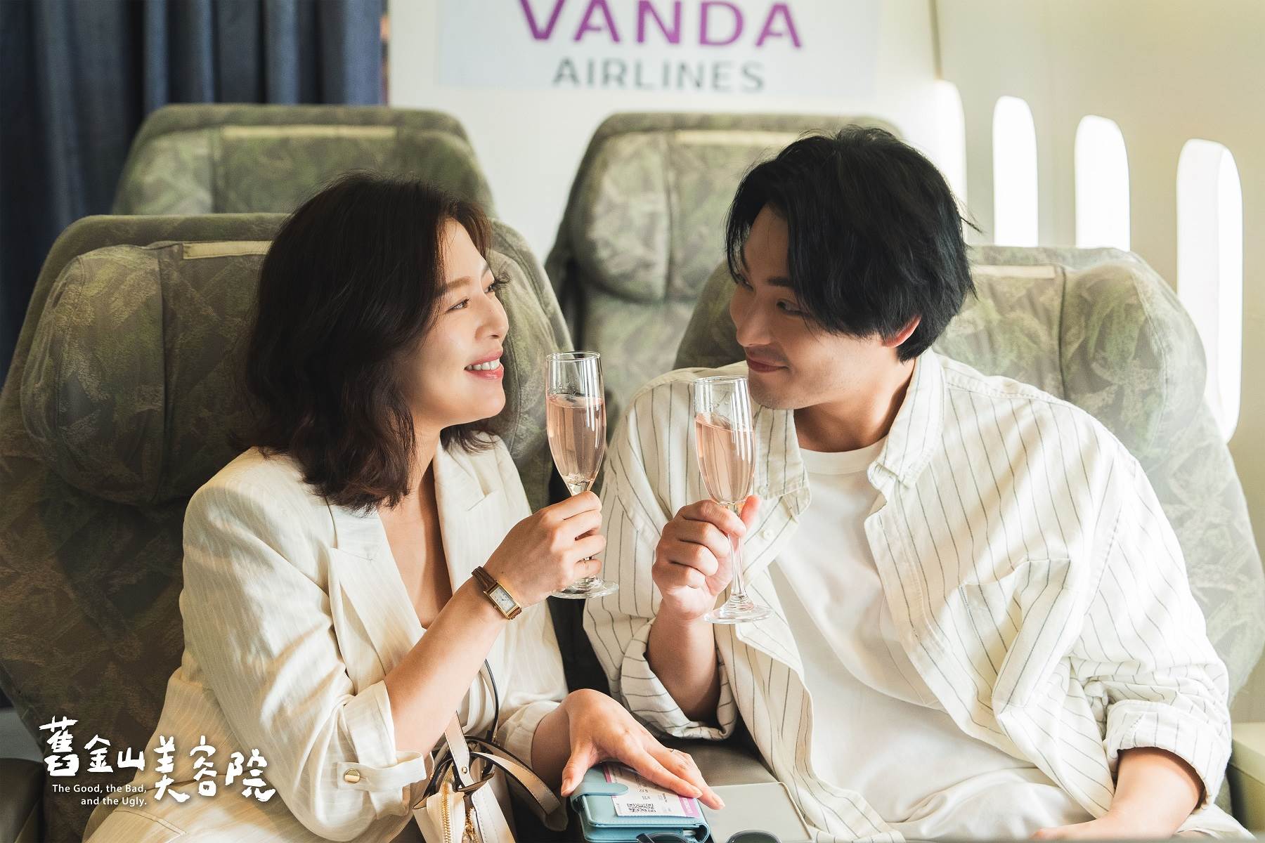 劉品言(左)與連晨翔戲裡戲外都迎來人生新階段。（圖／TVBS提供）