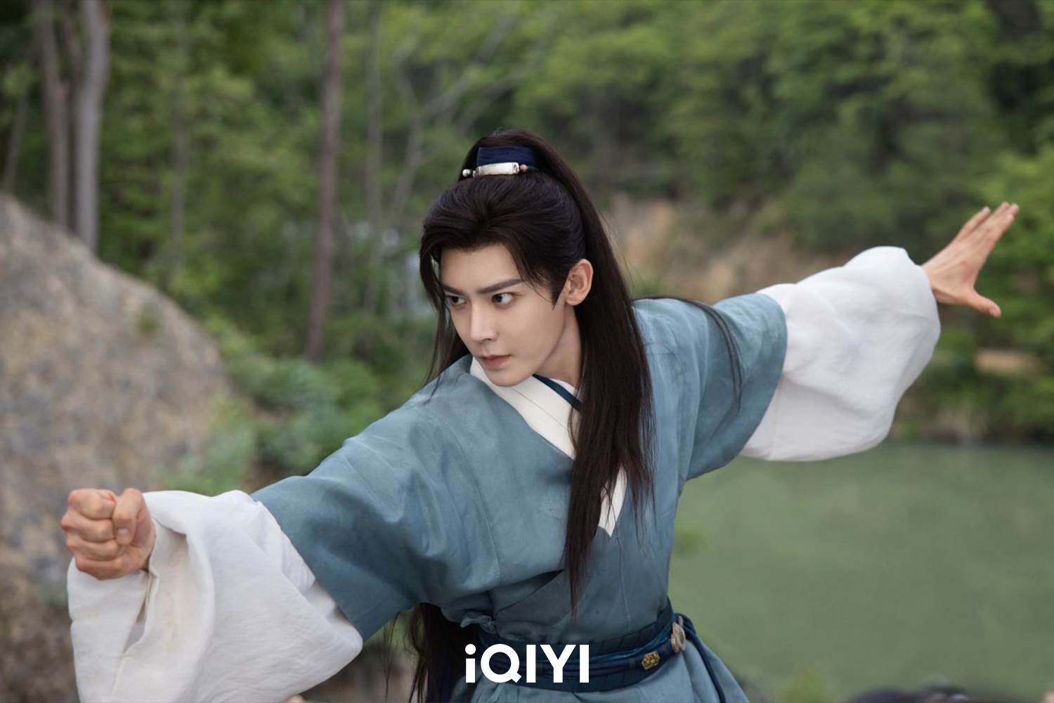 侯明昊在《玉骨查茗》中從狀元郎淪為馬夫。（圖／iQIYI愛奇藝國際版提供）