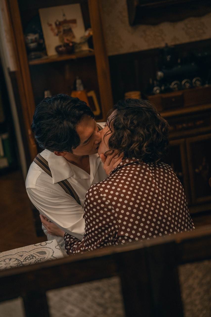 《整形過後》温昇豪（左）與張榕容（右）假戲真做親了。（圖／六魚文創提供）