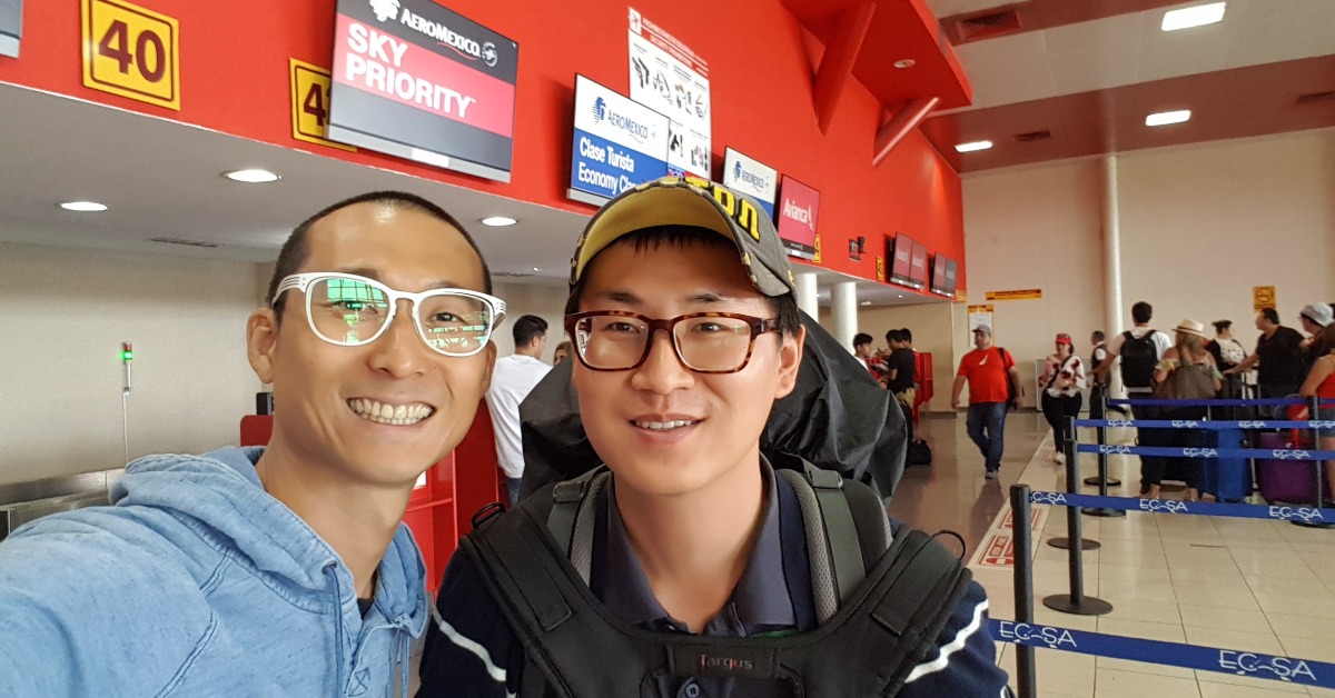 浩子2017年在古巴機場與韓國背包客借了美金100元。（圖／鬧著玩提供）