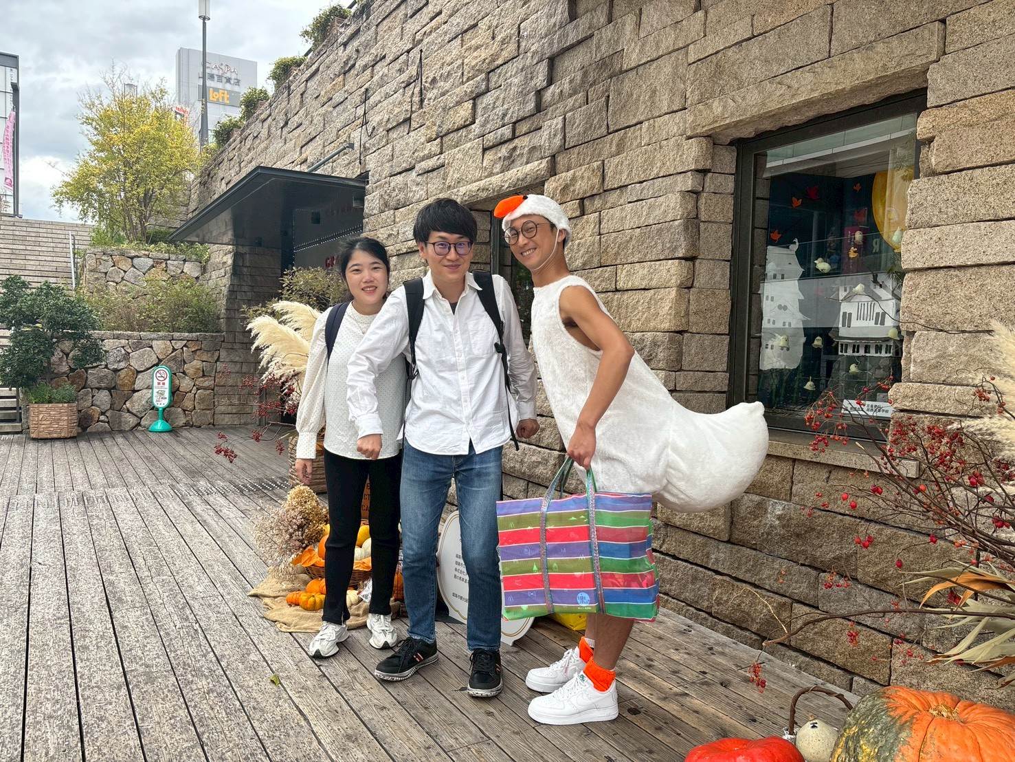 浩子8年後(2025)化身白鶴報恩還錢。（圖／鬧著玩提供）