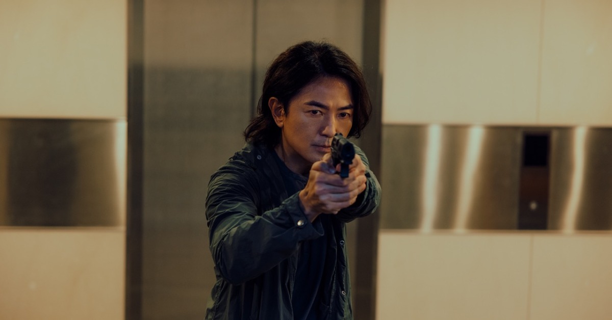 鄭伊健出演Netflix跨世代推理偵查影集《百萬人推理》。（圖／Netflix提供）