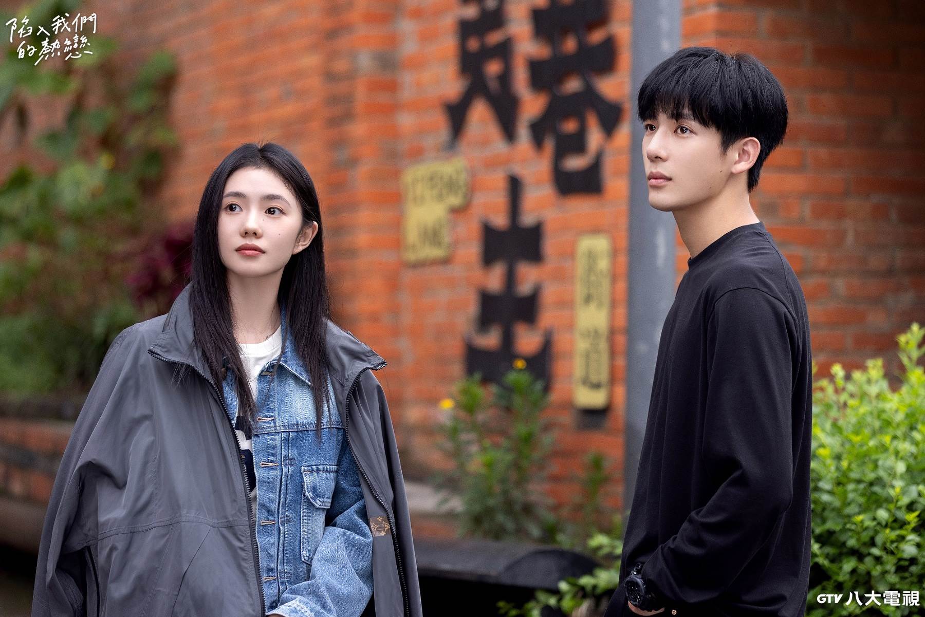 劉浩存(左)透露第一眼看起來文靜的王安宇(右)私下其實很活潑。（圖／八大提供）