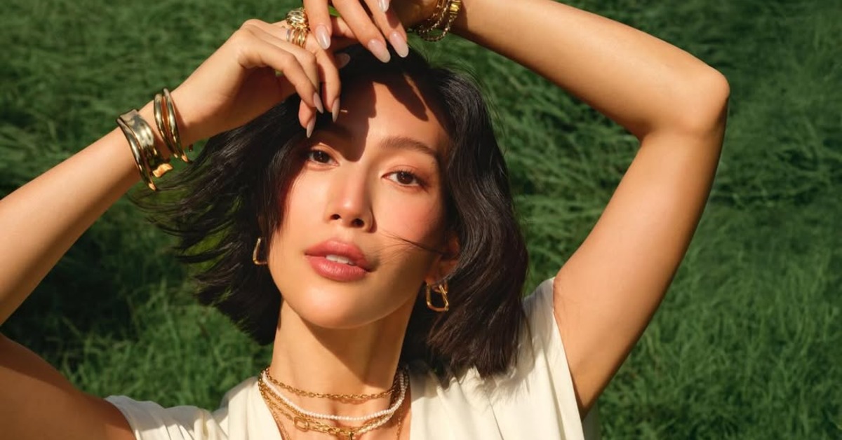 莫莉為出席米蘭時裝週，被詐騙高額包車費用，卻歸罪於前助理身上，導致前助理被網友霸凌，上月底跳樓輕生。（圖／翻攝自莫莉IG）