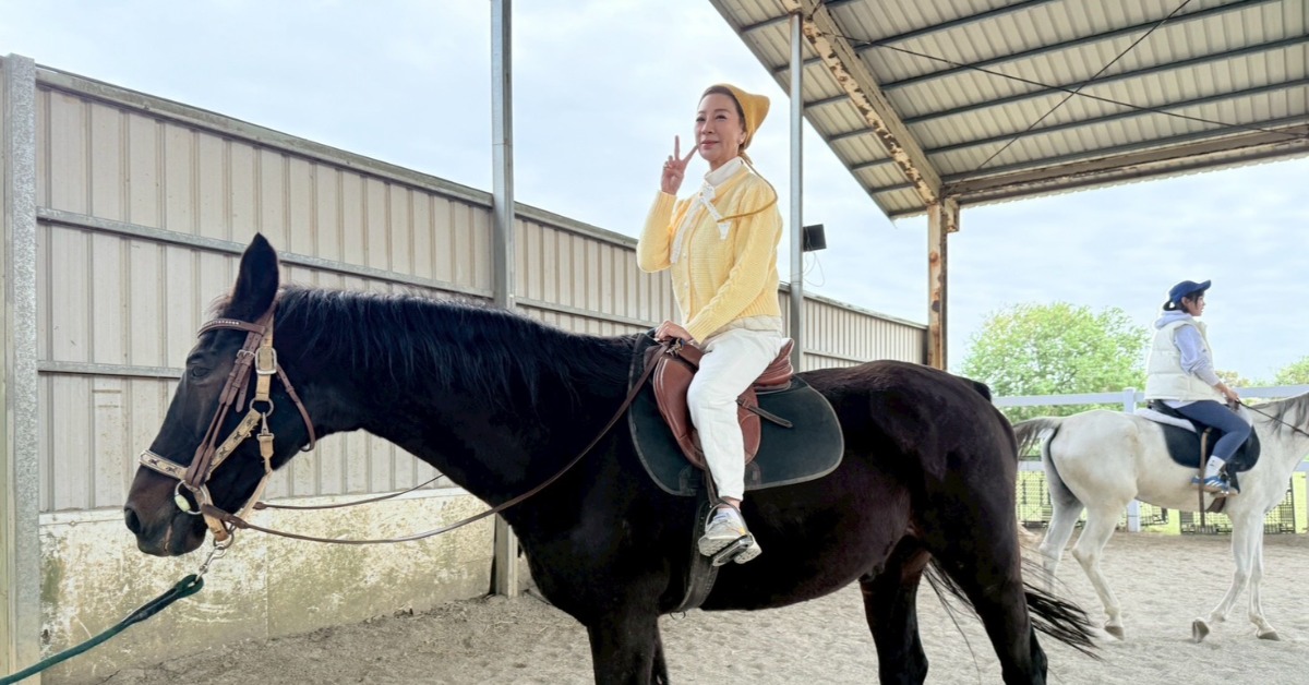 楊繡惠昔日拍古裝戲騎馬釀意外。（圖／民視提供）