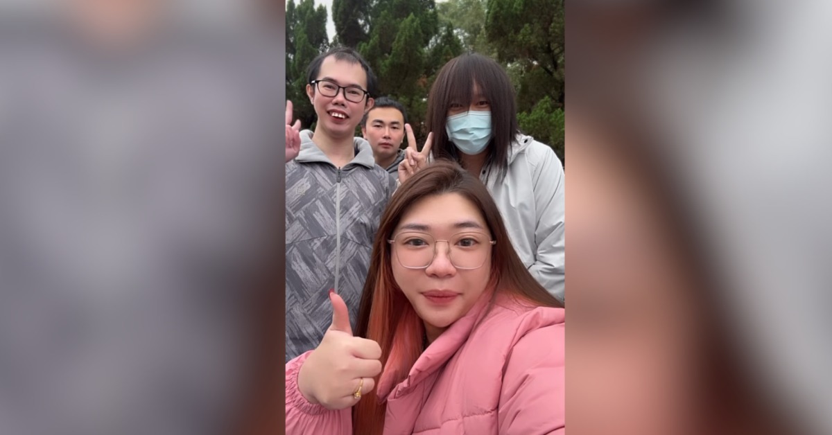 鄧佳華的好友「吃屎哥」游兆霖、插畫家沈培安也親自到屏東監獄，為他接風洗塵。（圖／翻攝自沈培安IG ）