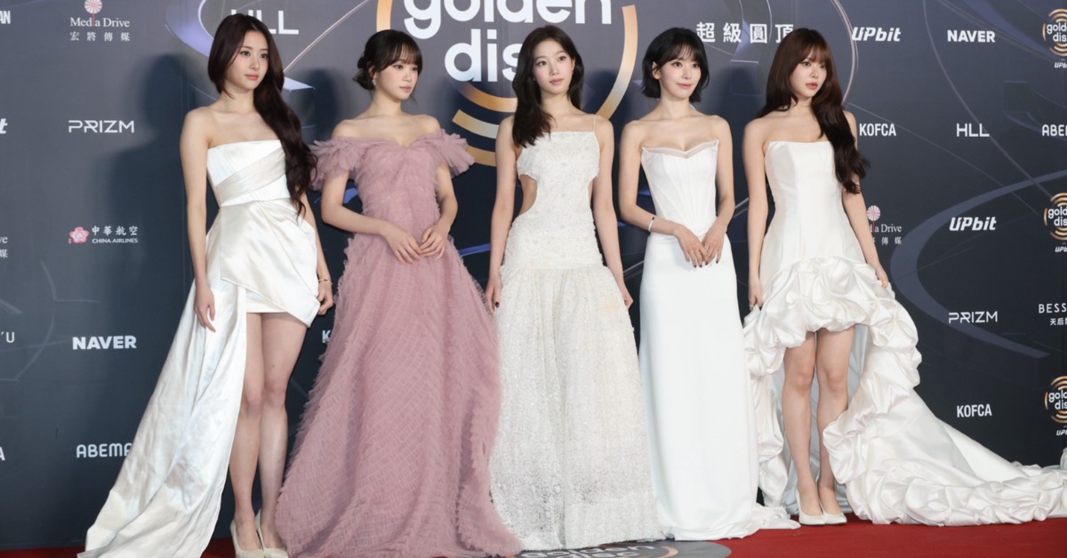 LE SSERAFIM火辣登紅毯。（圖／東森娛樂）