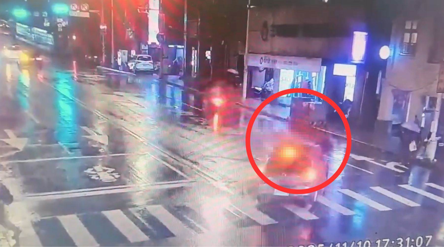 老婦送醫搶救後仍不治。（圖／翻攝畫面）