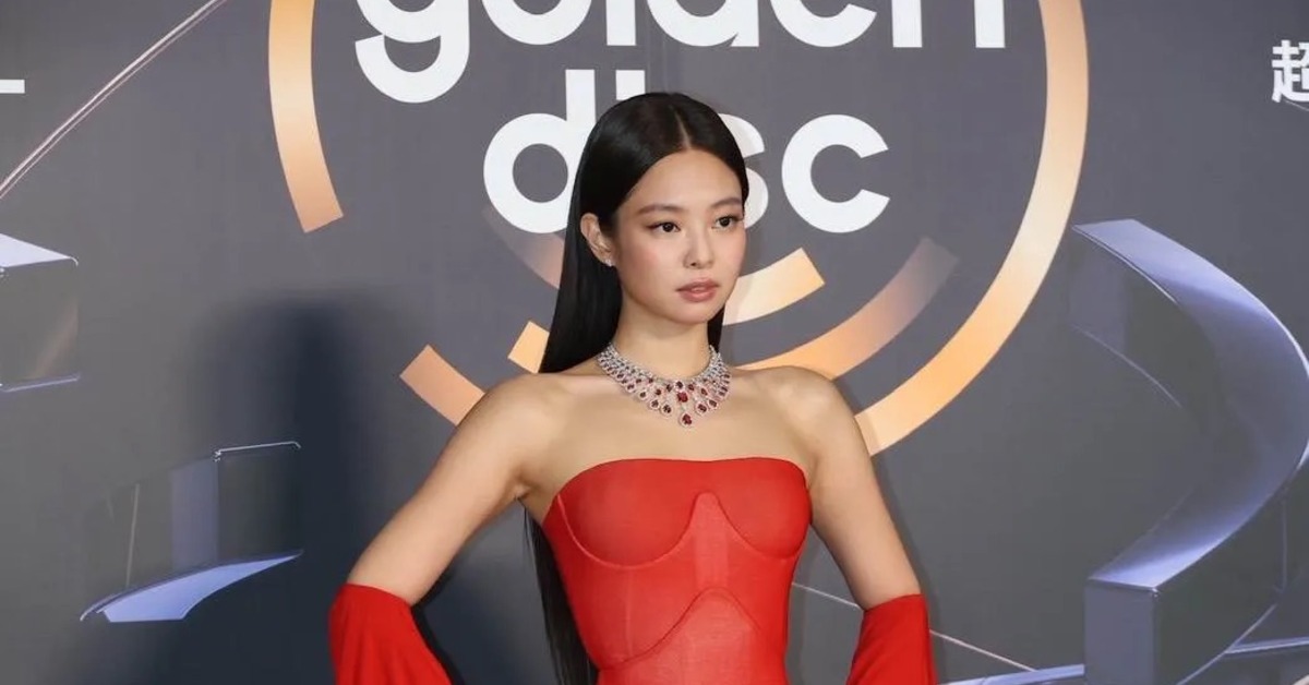 BLACKPINK成員Jennie現身頒獎典禮。（圖／東森娛樂）