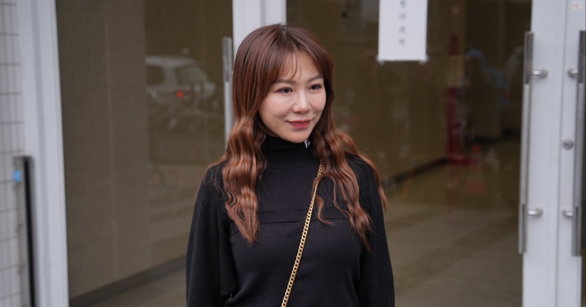 佩甄全黑現身曹西平靈堂。（圖／東森娛樂）