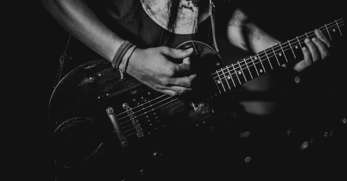 美國經典搖滾樂團「死之華」（Grateful Dead）創團吉他手鮑勃・威爾（Bob Weir）。（示意圖／翻攝自pexels）