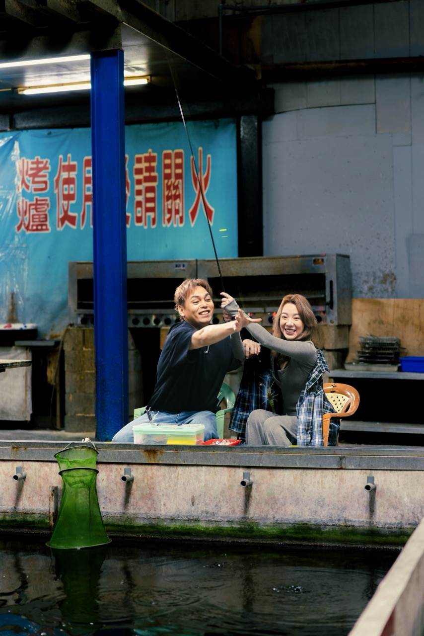 楊琳在新單曲〈不請自來〉MV與女演員王萱有愛情對手戲。（圖／上多利娛樂提供）