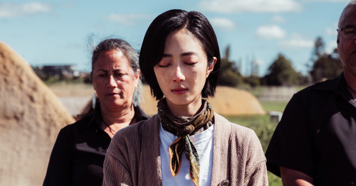 桂綸鎂被唱詠懷卡托戰役罹難者的歌謠感動落淚。（圖／出去一下提供）