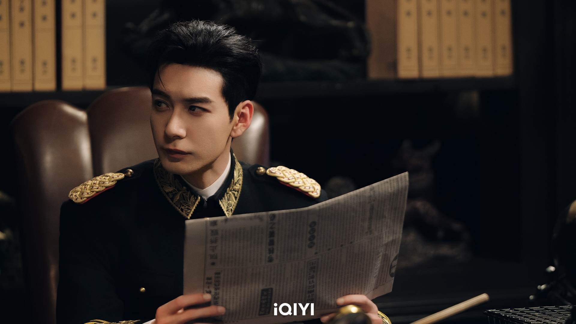 陳星旭在劇中以軍裝造型帥氣亮相。(圖／iQIYI愛奇藝國際版提供)