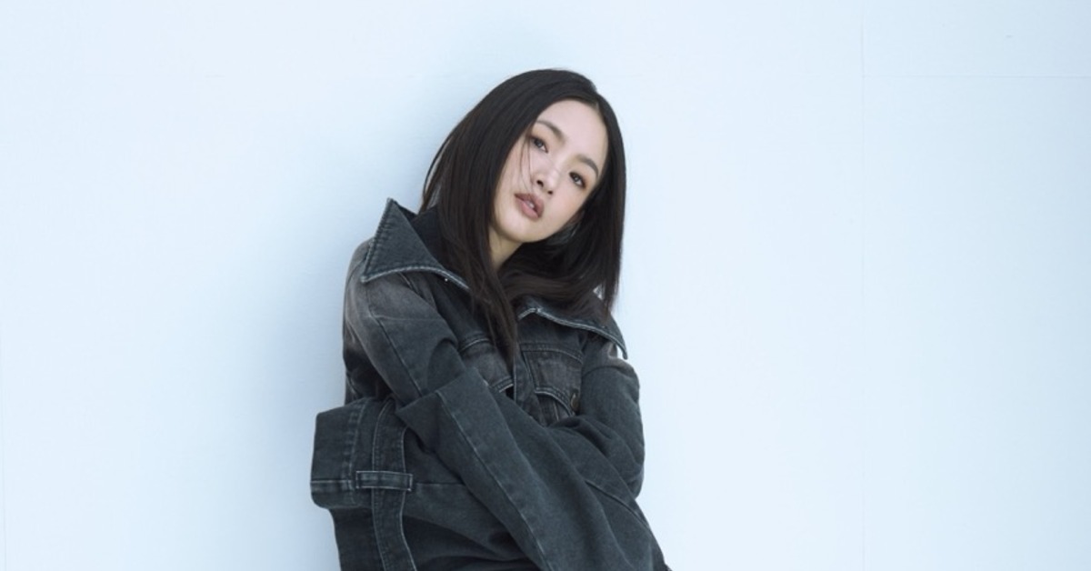 林依晨帶領師弟妹完成第14本年曆。（圖／周子娛樂提供）