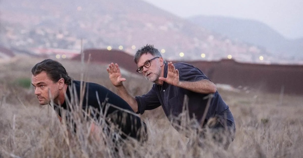 《一戰再戰》李奧納多狄卡皮歐（左）與名導保羅湯瑪斯安德森首度合作。（圖／華納兄弟）