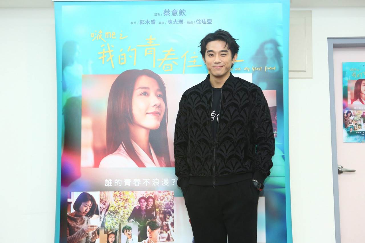 初孟軒為《啵me之我的青春住了鬼》研究港片《開心鬼》。（圖／風暴國際股份有限公司提供）