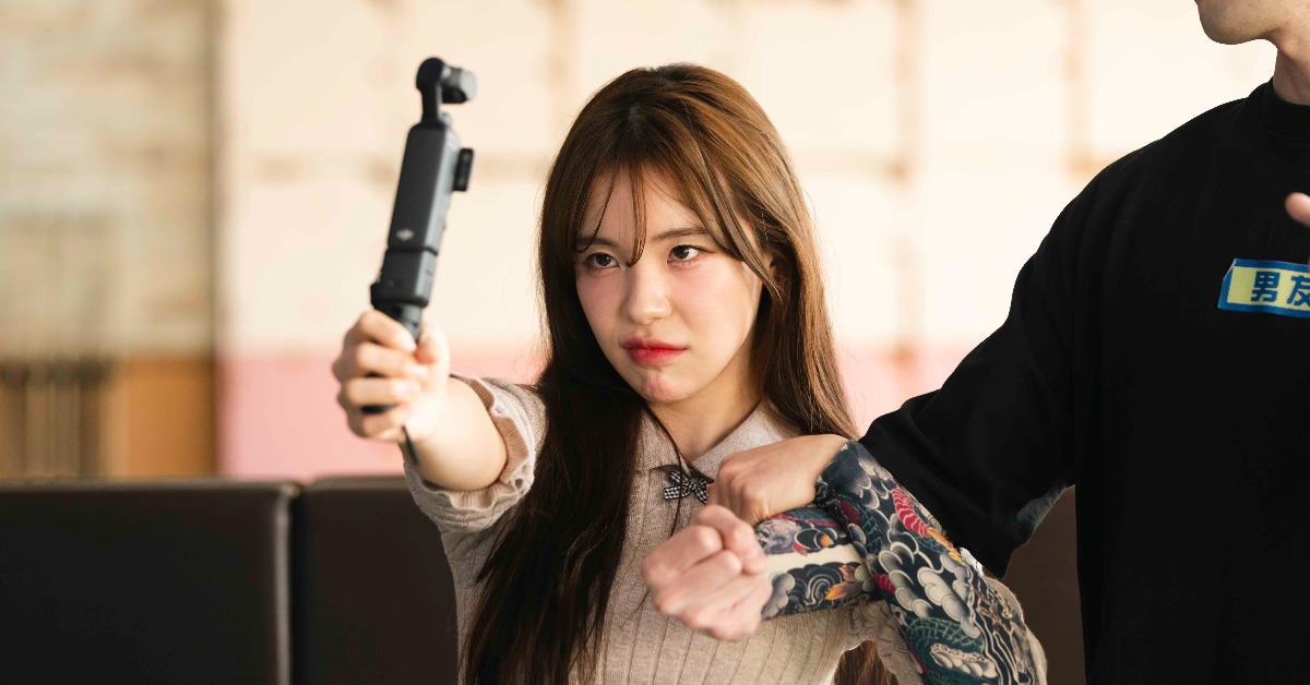 李多慧在節目中挑戰超反差的「台式8+9」角色。（圖／TVBS提供）