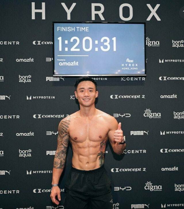 健身教練Elvis曬出6塊肌精實身材。（圖／翻攝自Elvis Instagram）