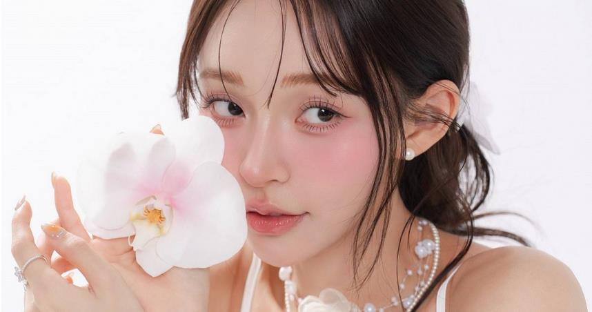 林襄日前爆出遭經紀人冷凍的消息。（圖／翻攝自林襄臉書）