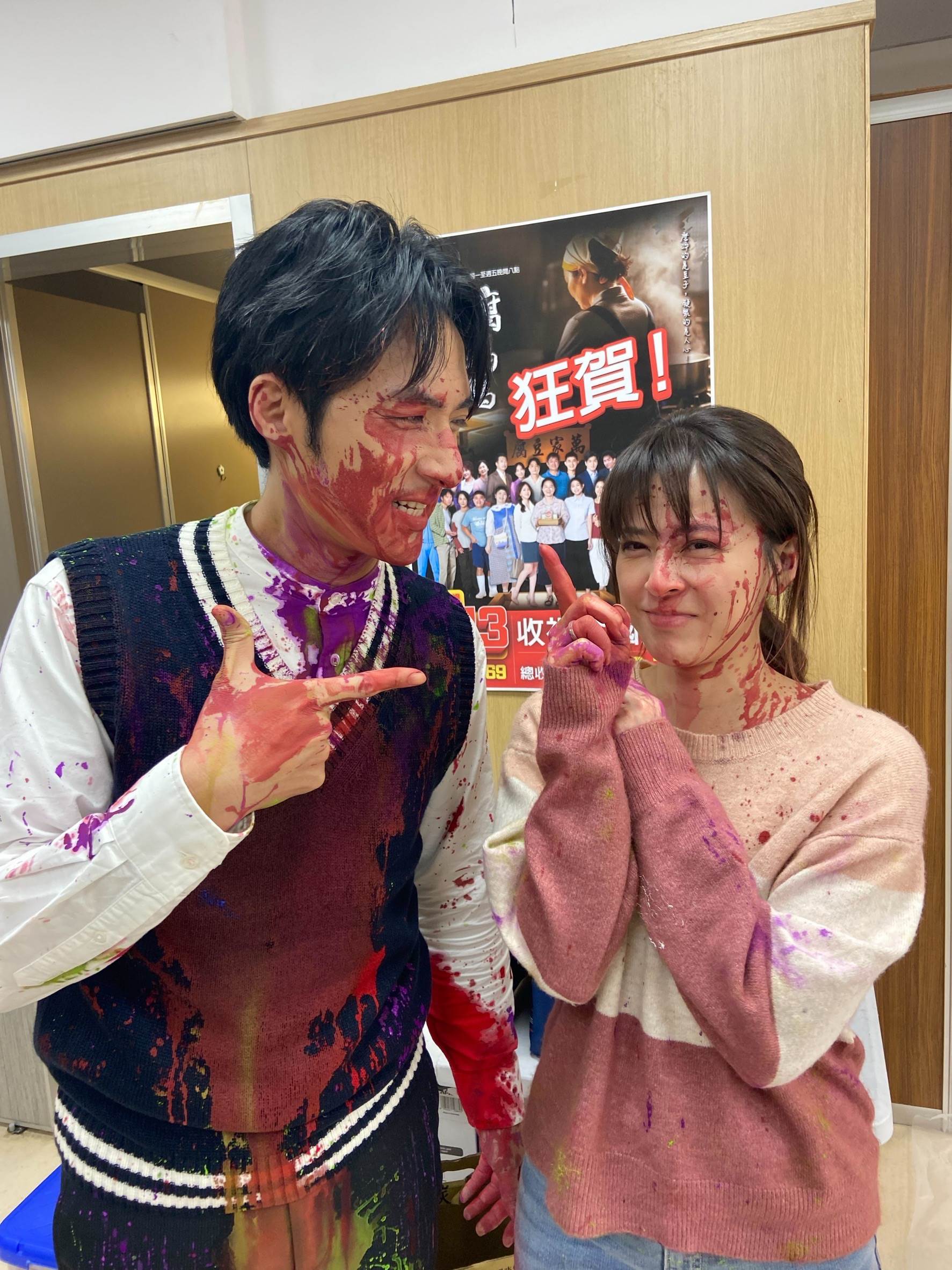 蘇晏霈在《豆腐媽媽》抓包李運慶出軌，上演心碎潑漆戲碼。（圖／民視提供）