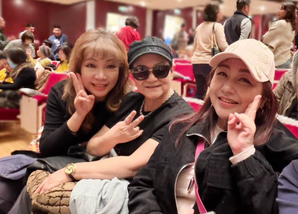 鄭怡、邰肇玫和王海玲三位民歌女神合體。（圖／星光娛樂提供）