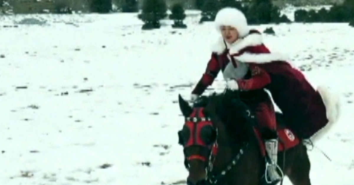 新疆有網紅縣長之稱的賀嬌龍，意外墜馬，享年47歲。（圖／賀嬌龍抖音）