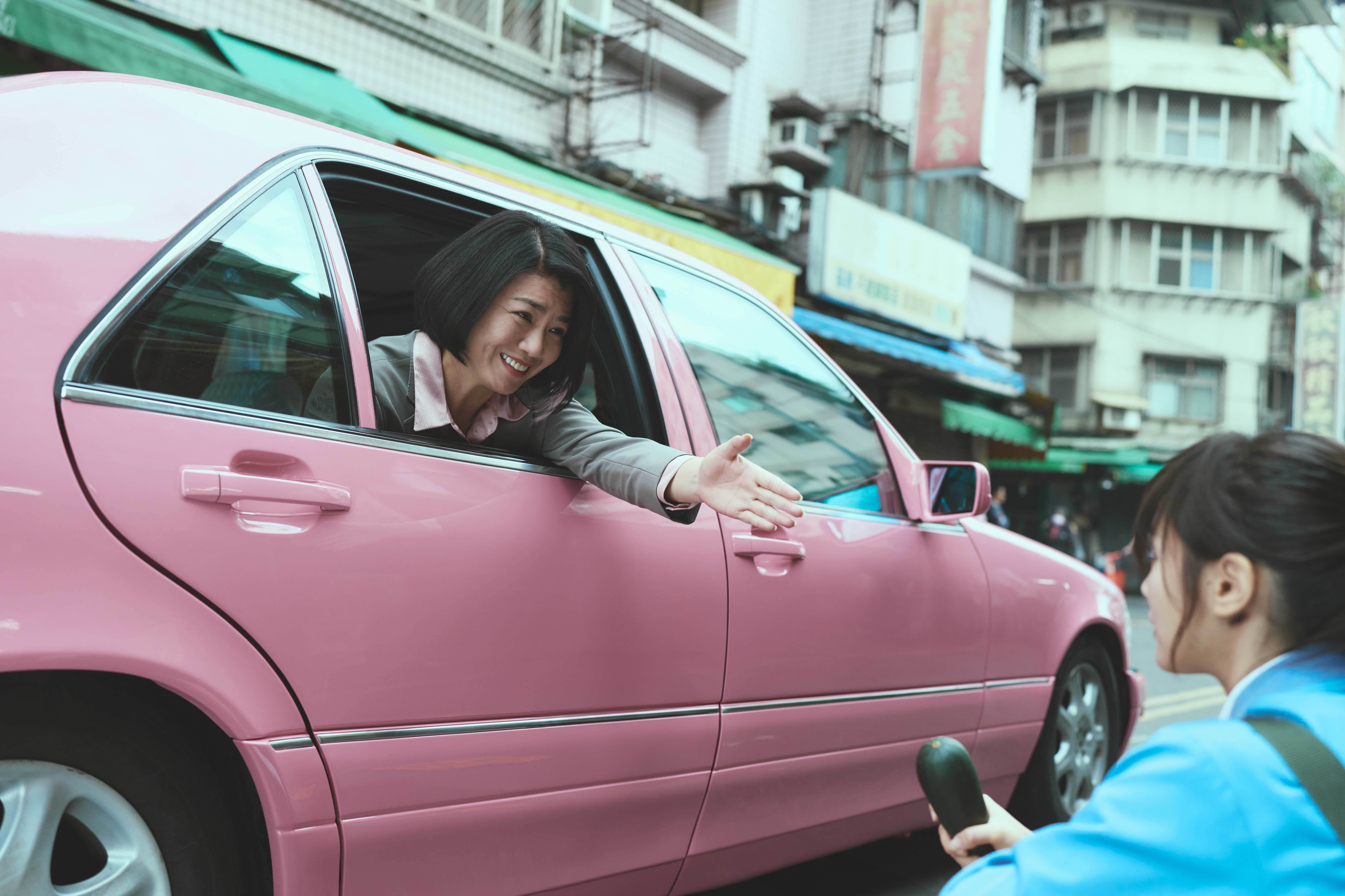 嚴藝文在《功夫》飾演勢力龐大的黑心議長，直呼「耍壞好過癮！」（圖／麻吉砥加）