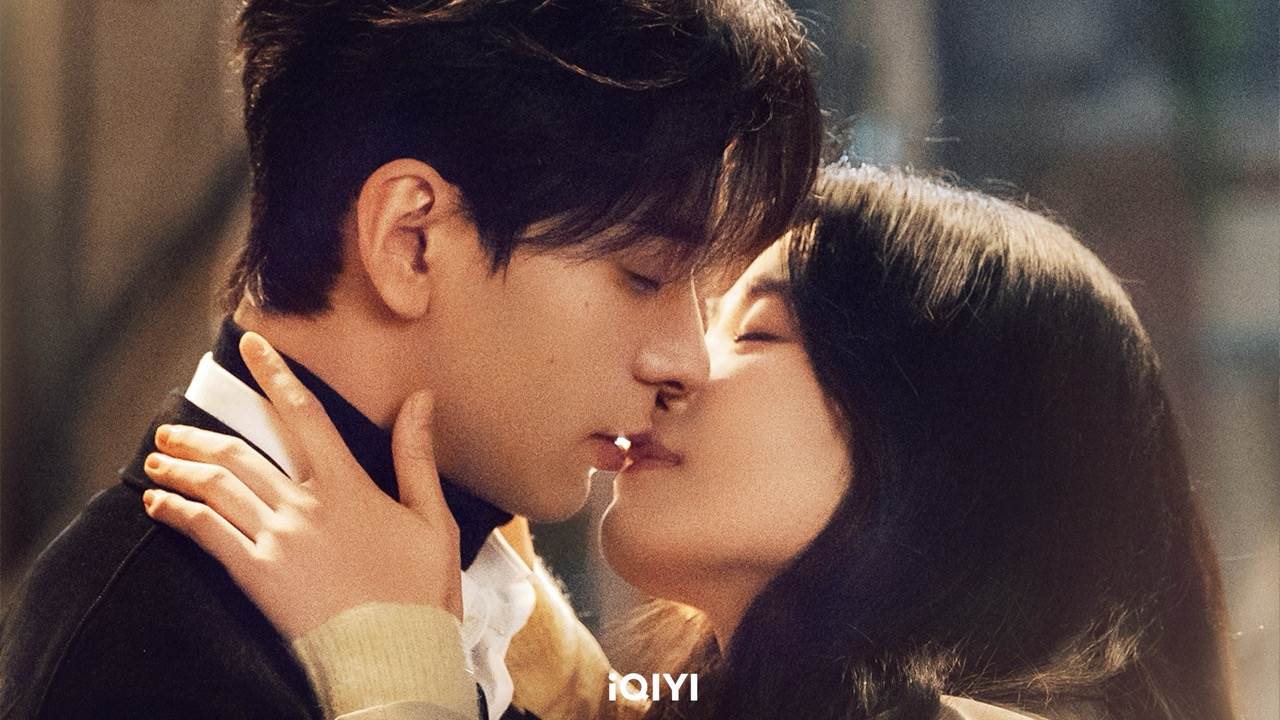 盧昱曉（右）誤食毒蘑菇出現幻覺，以為身處夢境，直接親上陳星旭。（圖／iQIYI愛奇藝國際版提供）