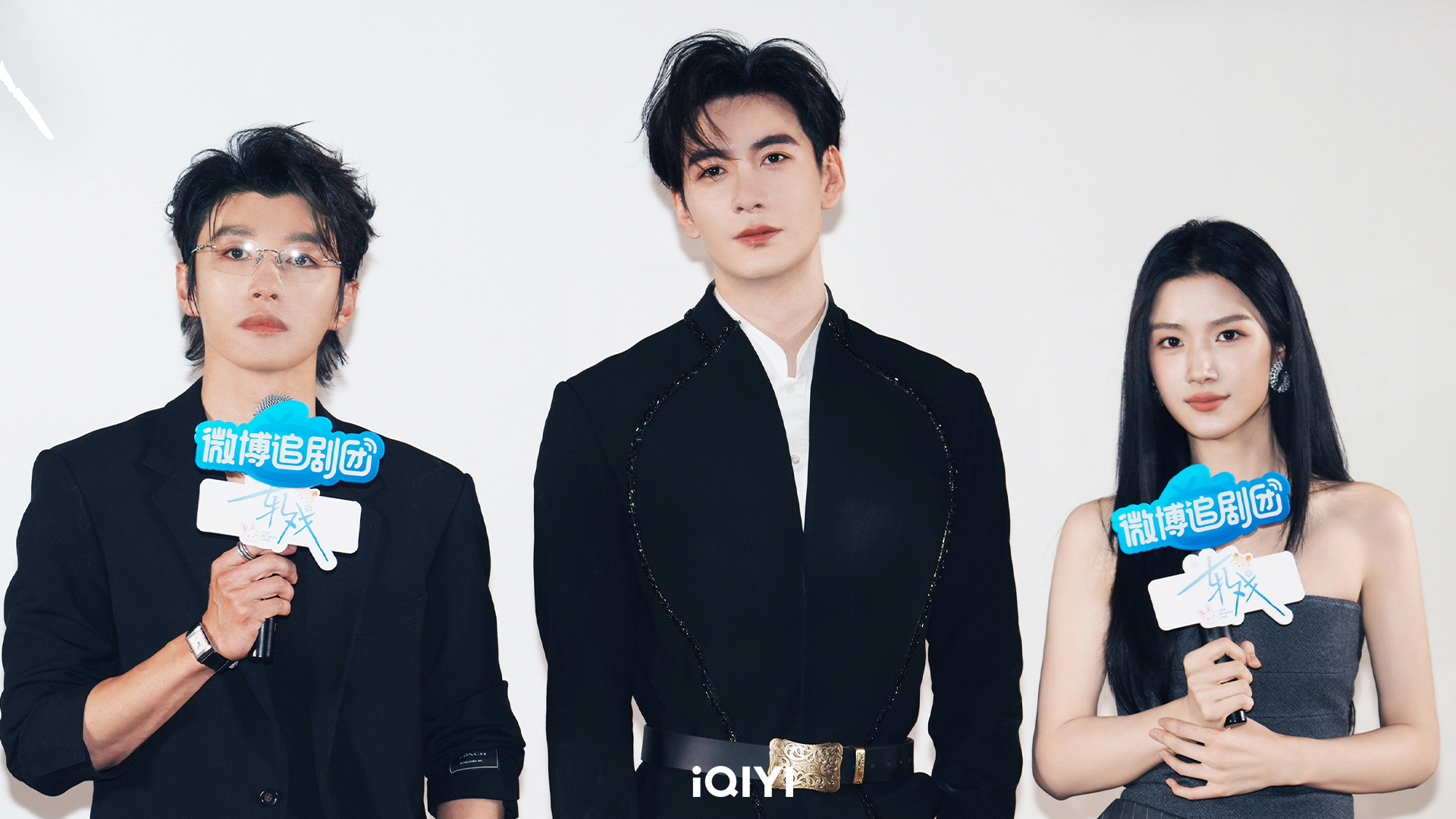 陳星旭（中）與盧昱曉（右）、代旭一起跑宣傳活動。（圖／iQIYI愛奇藝國際版提供）