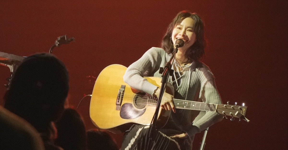 鄭宜農開唱遇蟲蟲亂入。（圖／Fantimate提供）