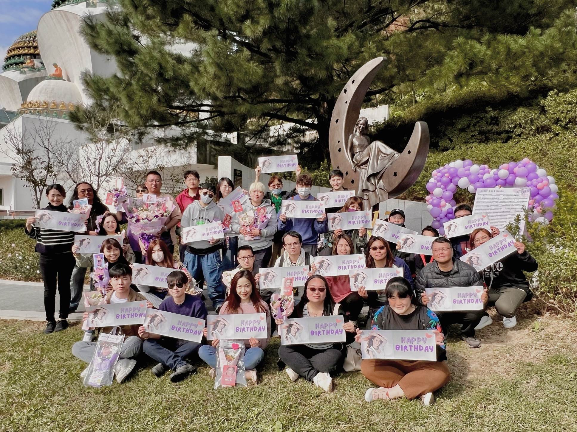 李玟歌迷自發前往金寶山響應生日紀念佈置活動。（圖／CoCo歌迷會 提供）