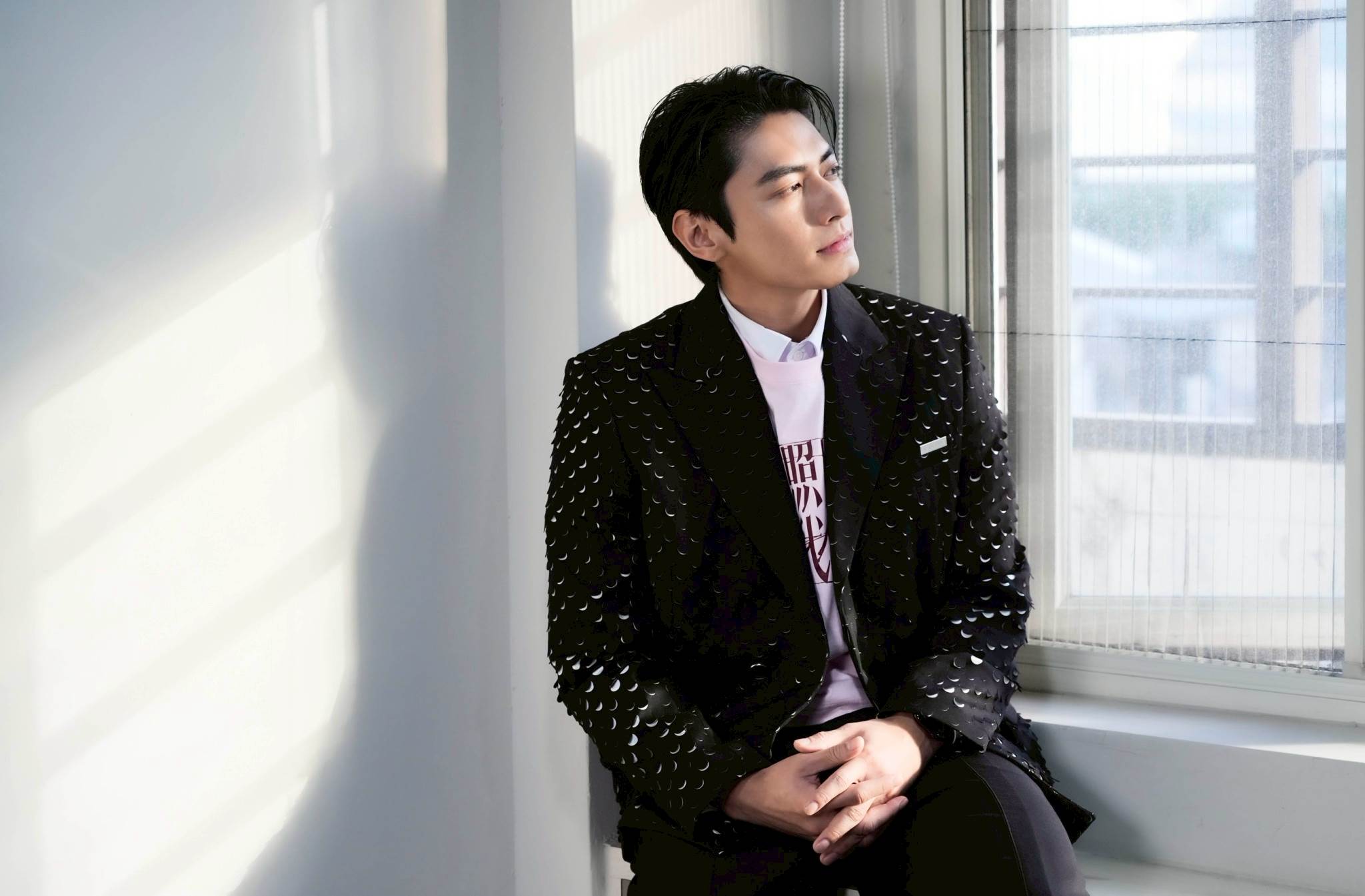 宋柏緯飾演熱血大學生弘國。（圖／東森娛樂）