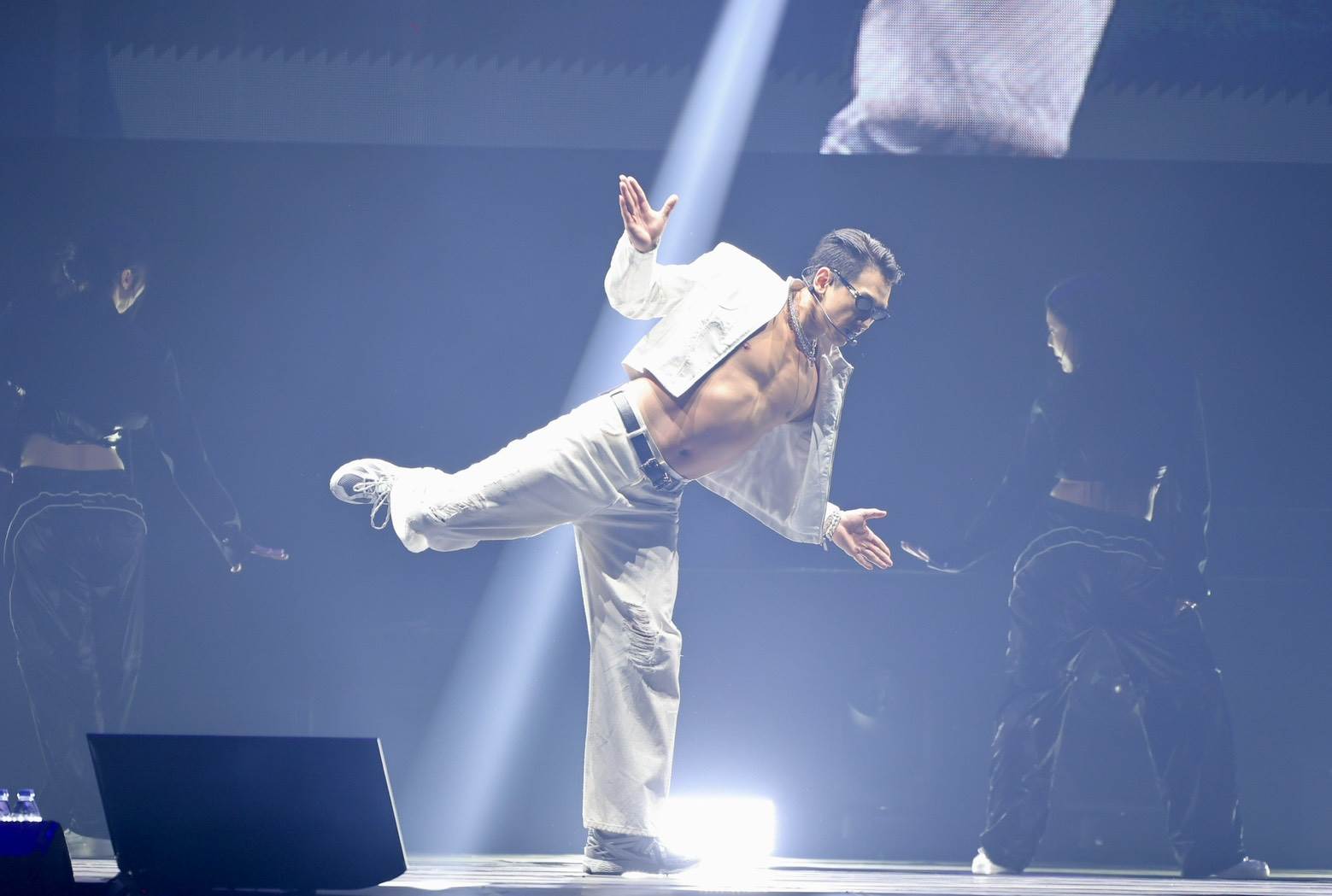 Rain無愧「行走費洛蒙」封號成萬人迷。（圖／東森娛樂）