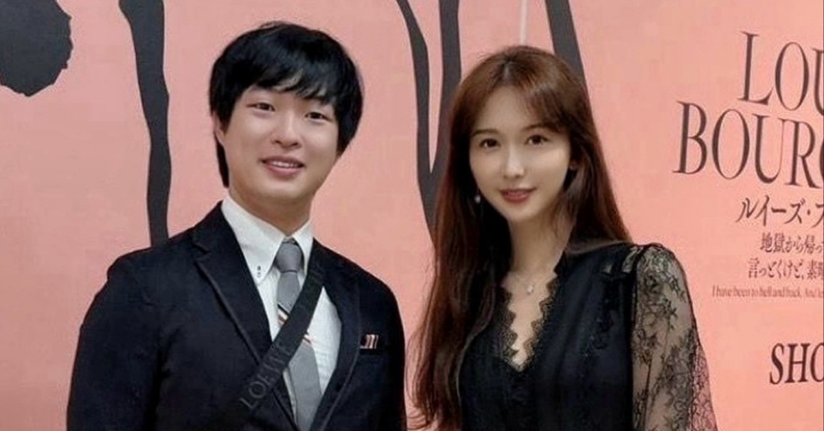 日本森美術館慢活看展，蔣榮宗、林志玲邊走邊聊藝術心境。（圖／ZONG MUSIC 榮宗蔣音樂國際公司）