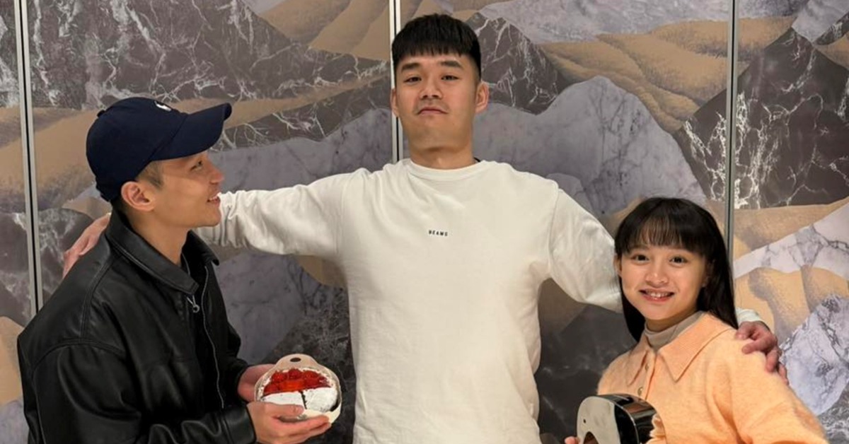 王齊麟生日宴「左擁右抱」李洋、陳詩媛。（圖／翻攝自李洋臉書）