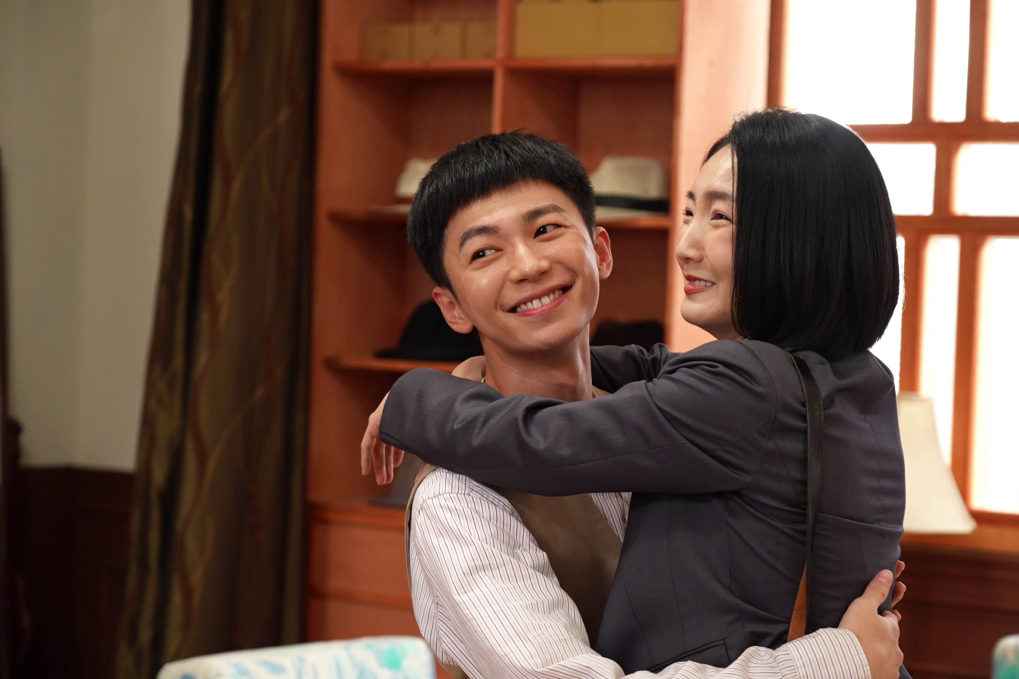 陳玹宇是第一次和女生拍吻攝吻戲。（圖／台視提供）