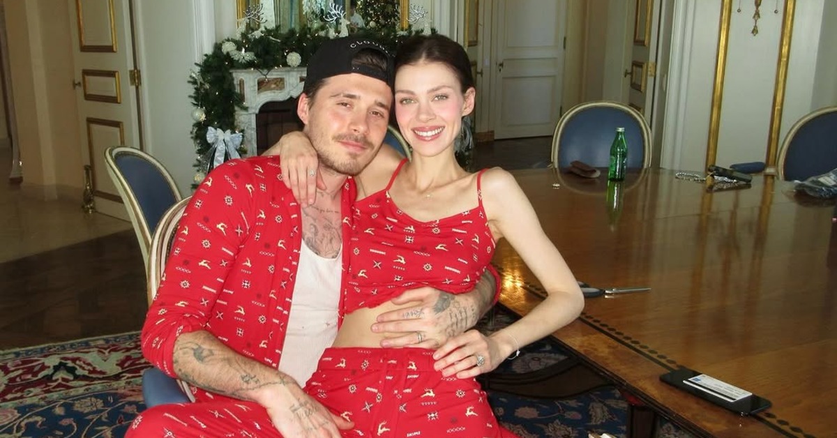 布魯克林貝克漢（左）與妻子妮可拉佩爾茲（右）婚後就移居洛杉磯，刻意疏遠在倫敦的父母親。（圖／翻攝自Instagram＠nicolaannepeltzbeckham）