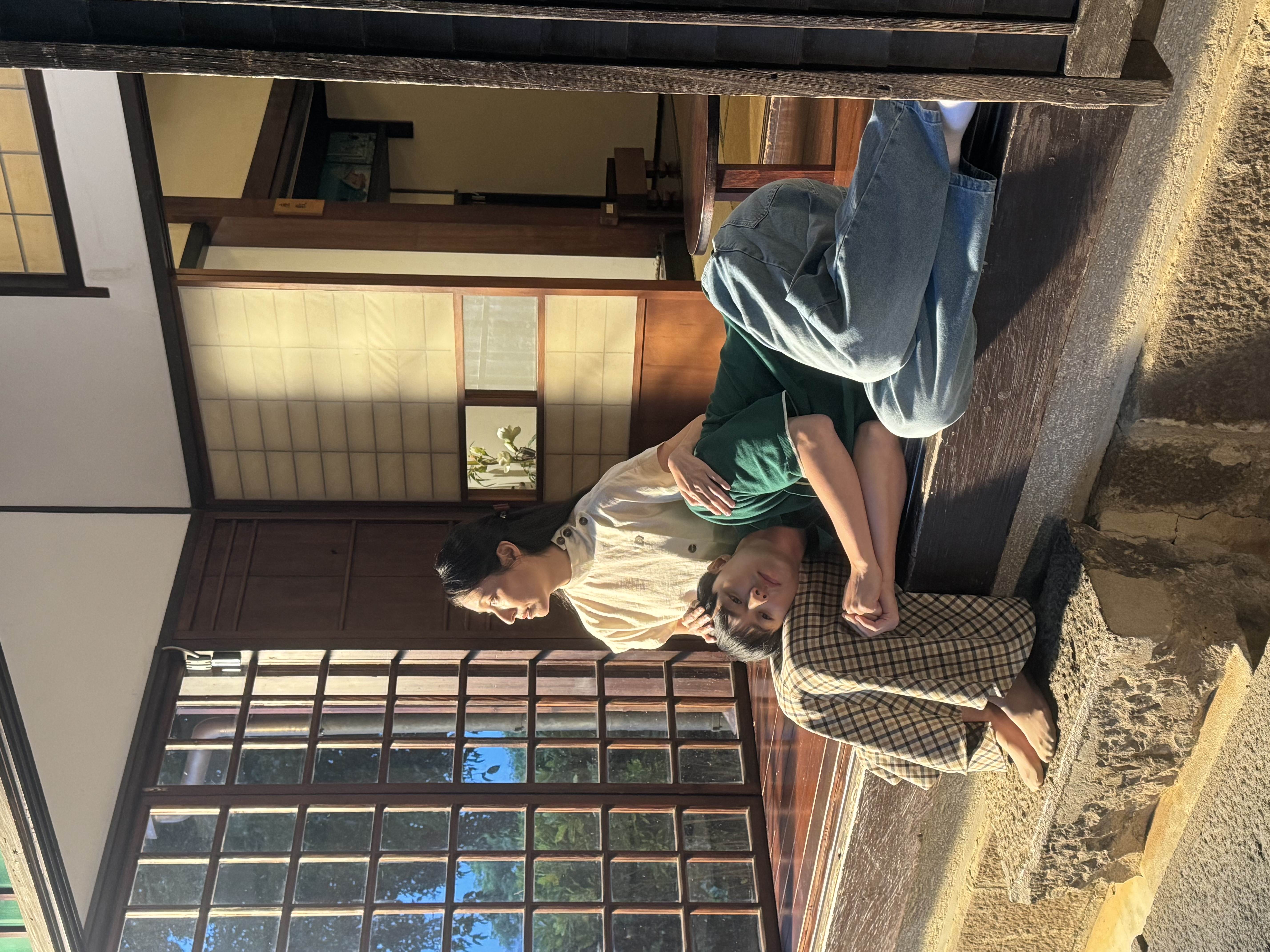 施柏宇在《立入禁止》中與媽媽田中千繪感情很好。（圖／飛行圓影業）