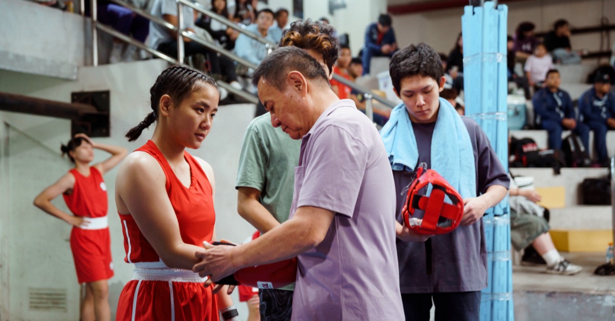 林怡婷（左）與蔡振南在《恨女的逆襲》飾演感情深厚的師徒，右為飾演大弟子的林毓家。（圖／華映娛樂）