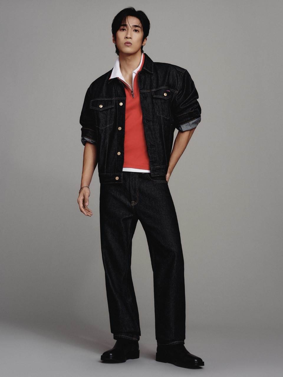 婁峻碩拍攝春節形象大片，舉手投足展現時尚性感。（圖／品牌提供）