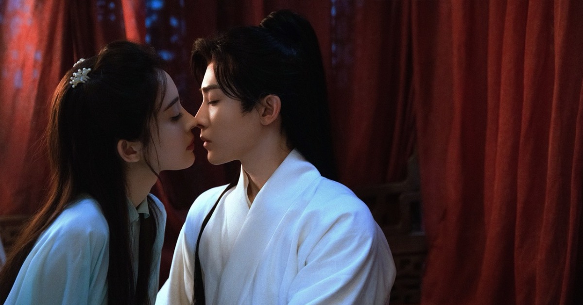 侯明昊（右）與古力娜扎有激吻圓房戲。（圖／iQIYI愛奇藝國際版提供）