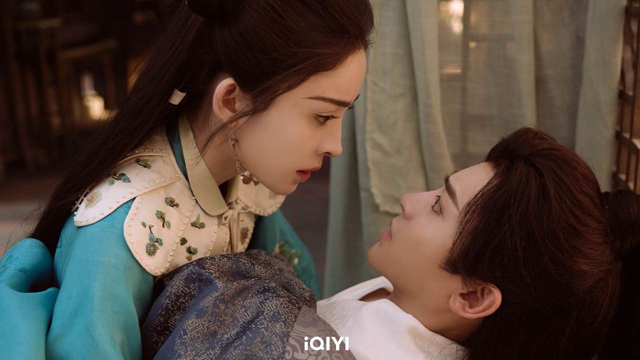 侯明昊（右）與古力娜扎CP感滿點。（圖／iQIYI愛奇藝國際版）
