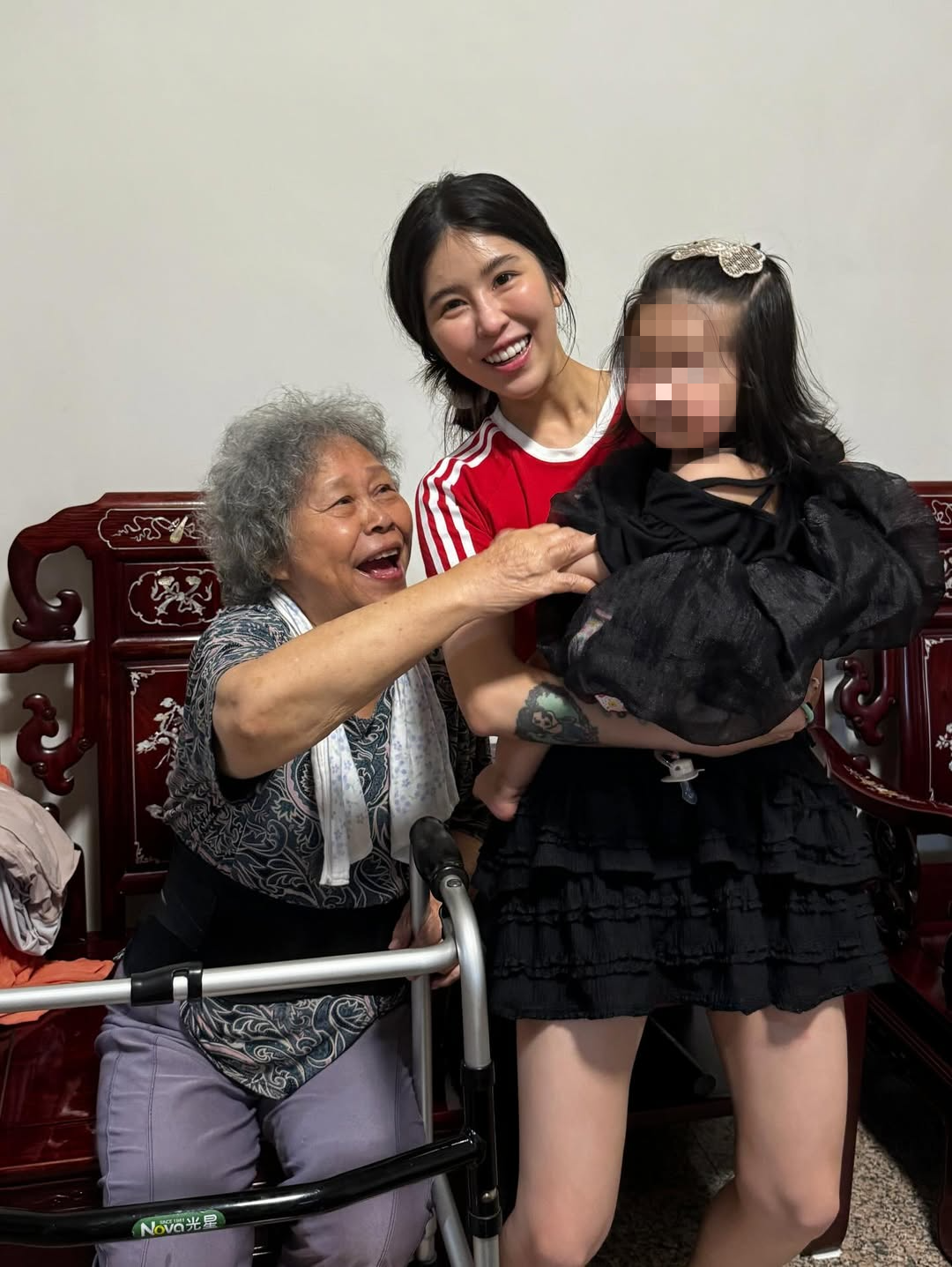 柔柔曬出阿嬤與女兒的合照。（圖／翻攝自柔柔IG）