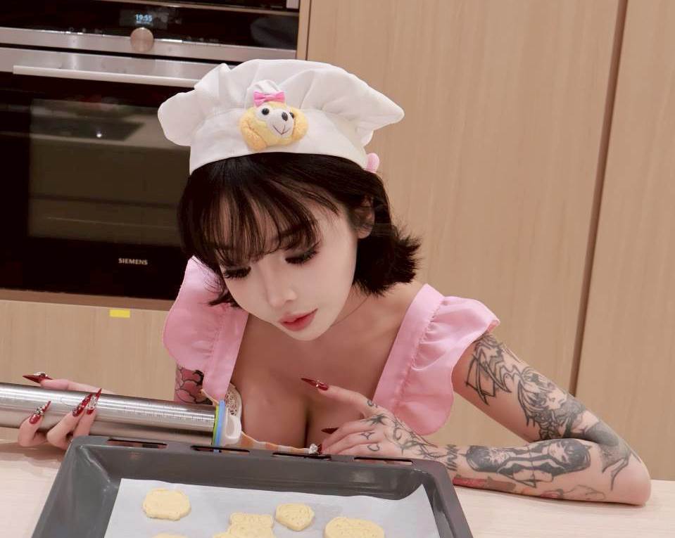 蘇櫻花揭東西方拍攝現場，對手最大差異。（圖／蘇櫻花）