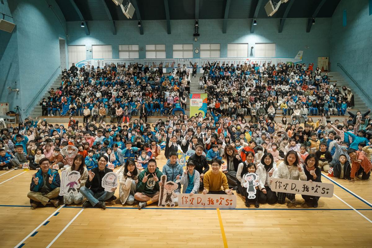 劇組重返拍攝學校放映，全校師生一同觀影。（圖／富邦文教基金會）