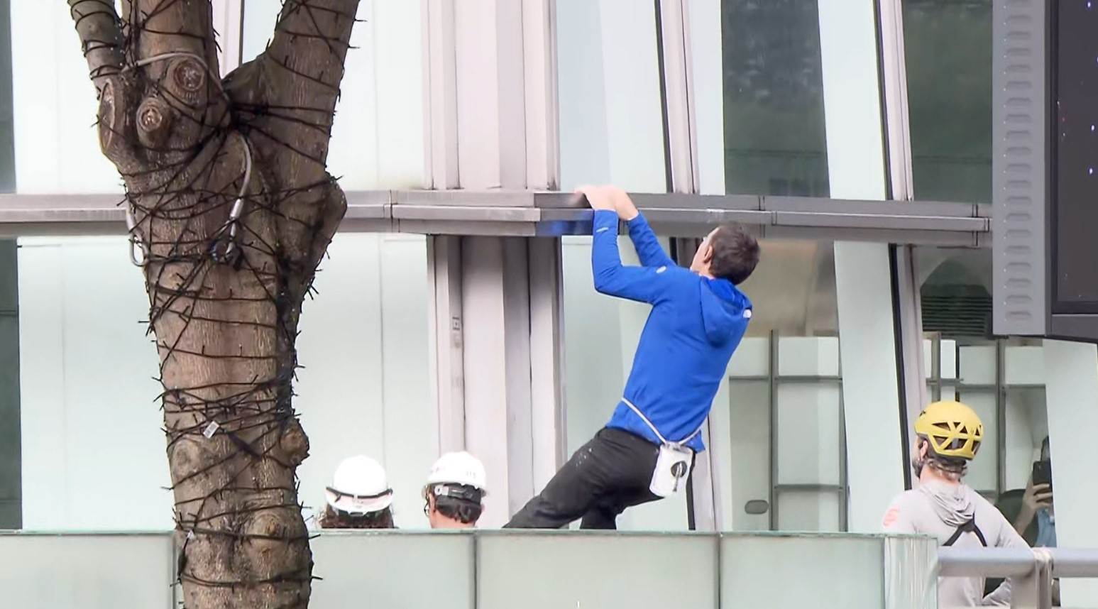 美國極限攀岩家艾力克斯霍諾德（Alex Honnold）將在24日挑戰「零裝備」徒手攀登台北101。（圖／東森新聞）