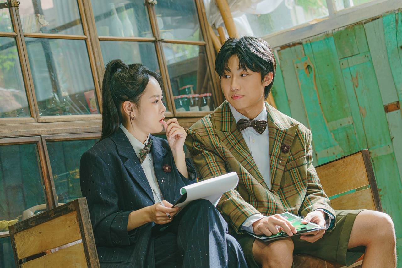 孔令元(左)驚喜憨厚隊友張恩瑋(右）留一手。（圖／小公視提供）