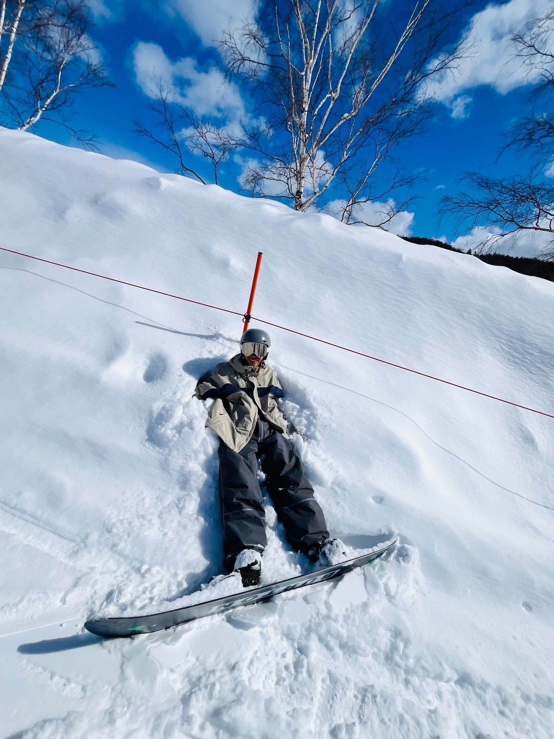 蔡旻佑趁著空檔去滑雪充電。（圖／人見人愛娛樂提供）